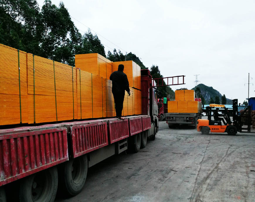 100萬的建筑模板訂單量發往湖南岳陽！